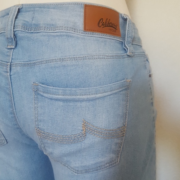 California Vintage | Light Wash Skinny Jeans | 7 - Picture 4 of 8